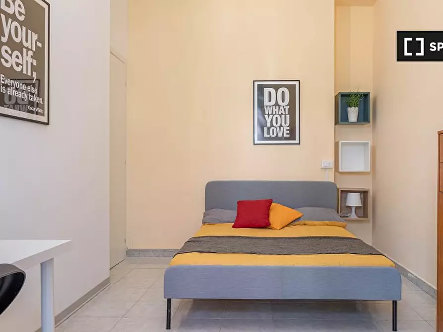 Immagine 2 di Camera condivisa in affitto  in Via Lorenteggio a Milano