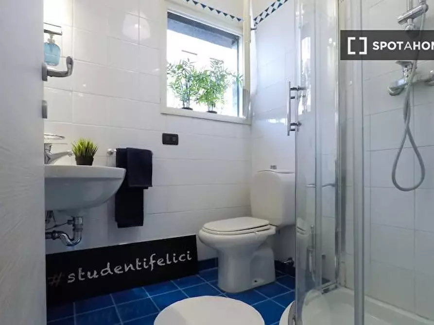 Immagine 11 di Camera condivisa in affitto  in Pusterla a Brescia