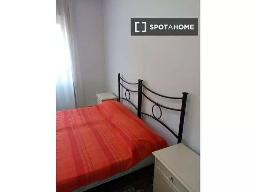 Immagine 3 di Camera condivisa in affitto  in Via Siria a Roma