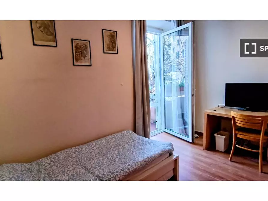 Immagine 8 di Camera condivisa in affitto  in Via delle Isole Curzolane a Roma