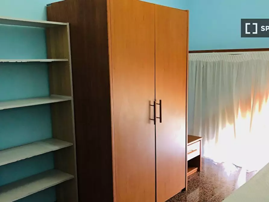 Immagine 2 di Camera condivisa in affitto  in Via Alessandro Brisse a Roma