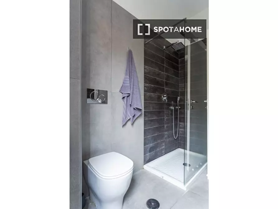 Immagine 5 di Camera condivisa in affitto  in Via Giasone a Roma