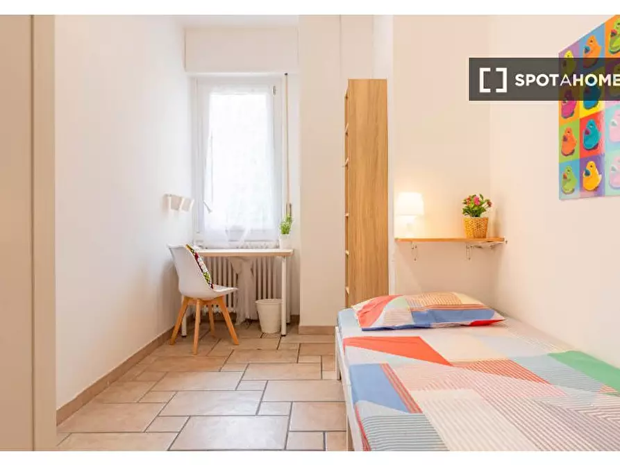 Immagine 1 di Camera condivisa in affitto  in Via Alessandro Litta Modignani a Milano