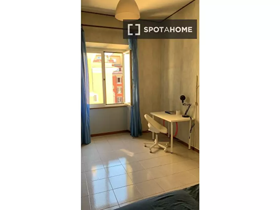 Immagine 1 di Camera condivisa in affitto  in Via Carlo Mirabello a Roma