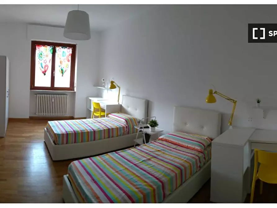 Immagine 2 di Camera condivisa in affitto  in Via Carlo Valvassori Peroni a Milano