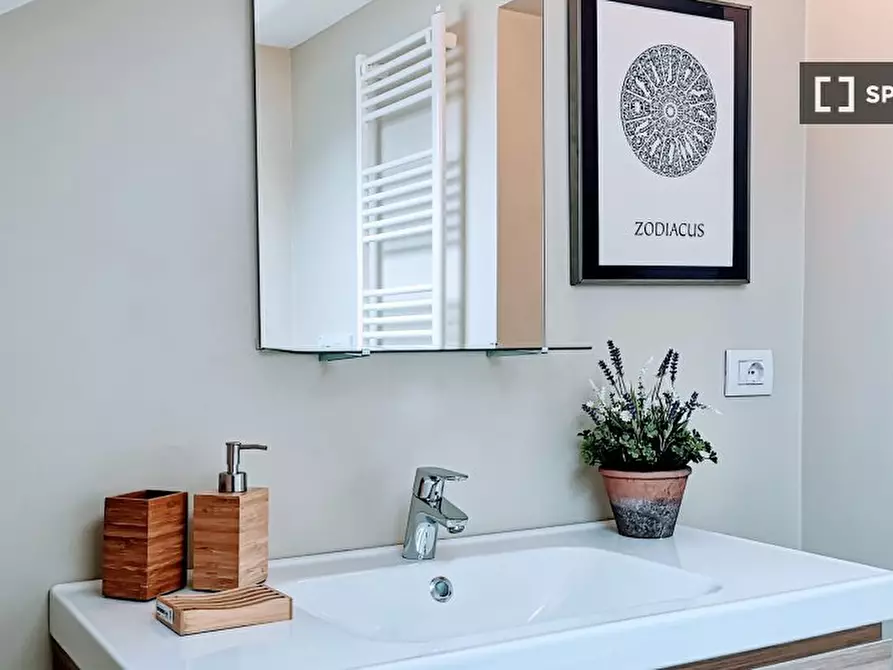 Immagine 17 di Appartamento in affitto  in Via Borromei a Milano