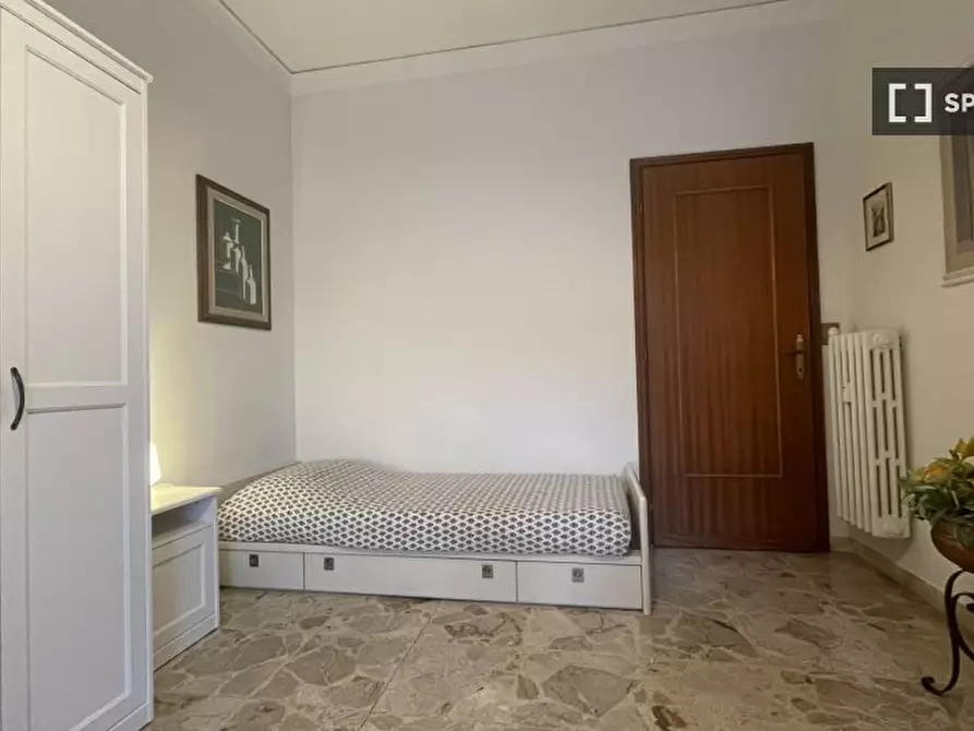 Immagine 3 di Camera condivisa in affitto  in Via Ugo Foscolo a Scandicci