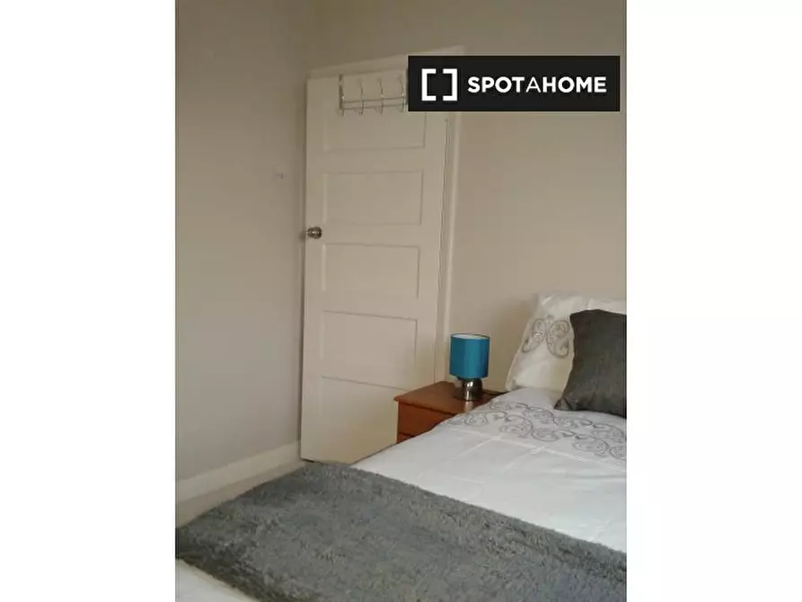 Immagine 4 di Camera condivisa in affitto  in Rochford Way a Croydon