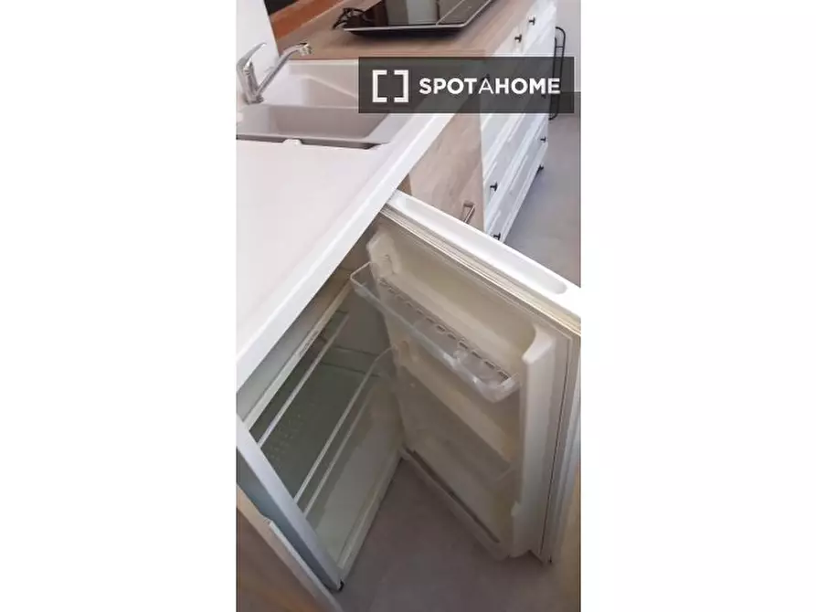 Immagine 2 di Camera condivisa in affitto  in Via Guido Castelnuovo, 00146 Roma RM, Italy a Roma