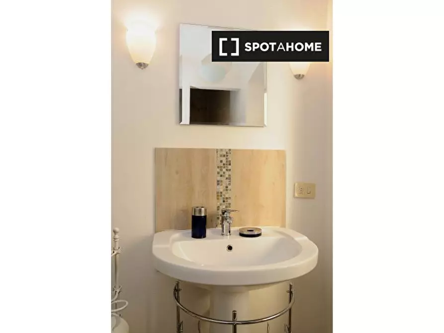 Immagine 10 di Appartamento in affitto  in Lungarno Amerigo Vespucci a Firenze