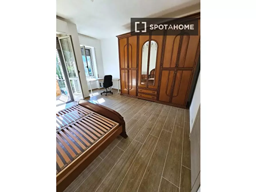 Immagine 3 di Camera condivisa in affitto  in Via Sem Benelli a Milano