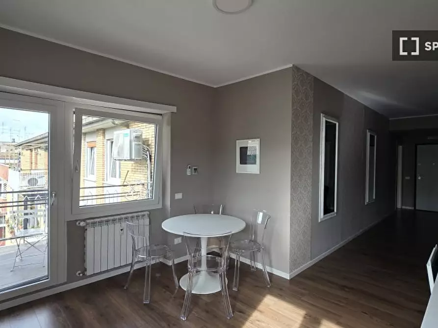 Immagine 4 di Camera condivisa in affitto  in Via Nicolò da Pistoia a Roma