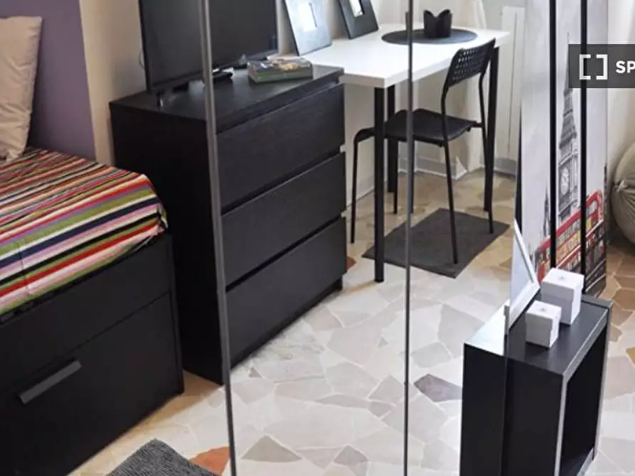 Immagine 2 di Camera condivisa in affitto  in Via Gaeta Milan a Milano