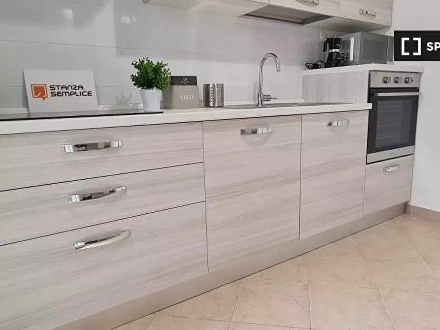 Immagine 16 di Camera condivisa in affitto  in Lungotevere di Pietra Papa a Roma