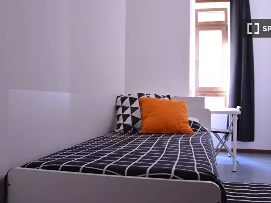 Immagine 10 di Camera condivisa in affitto  in Via Tigelliob a Cagliari