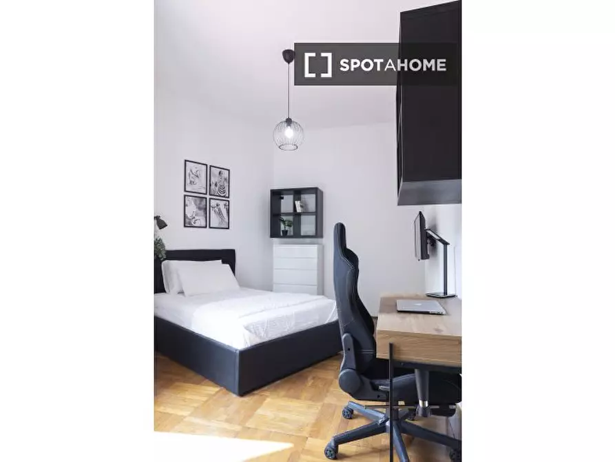 Immagine 3 di Camera condivisa in affitto  in Via Emilio Faà di Bruno a Milano