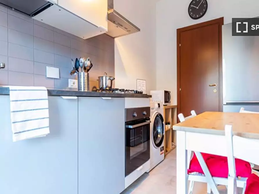 Immagine 11 di Camera condivisa in affitto  in Via Fiume delle Perle a Roma