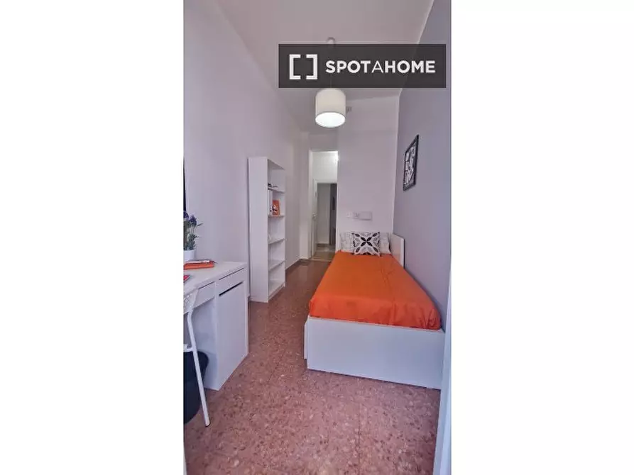 Immagine 3 di Camera condivisa in affitto  in Lungotevere di Pietra Papa a Roma