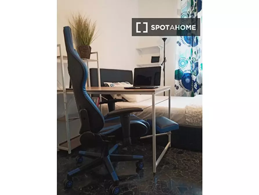 Immagine 1 di Camera condivisa in affitto  in Via Francesco Melzi d'Eril a Milano