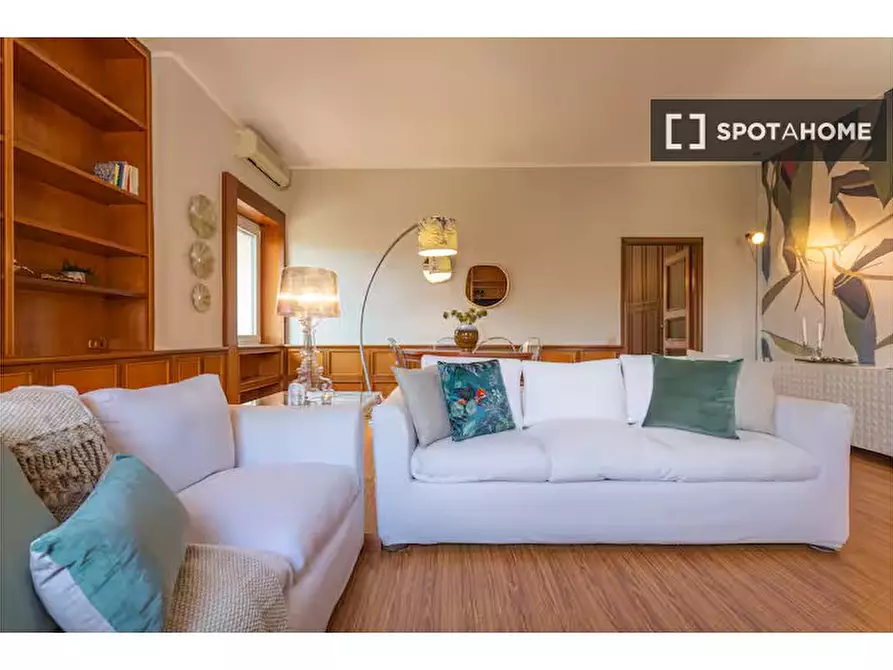 Immagine 13 di Appartamento in affitto  in Via dei Gozzadini a Roma