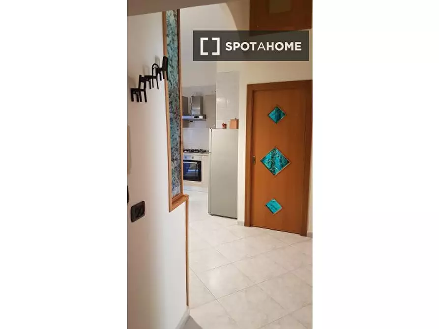 Immagine 11 di Camera condivisa in affitto  in Via Antonietta de Pace a Napoli