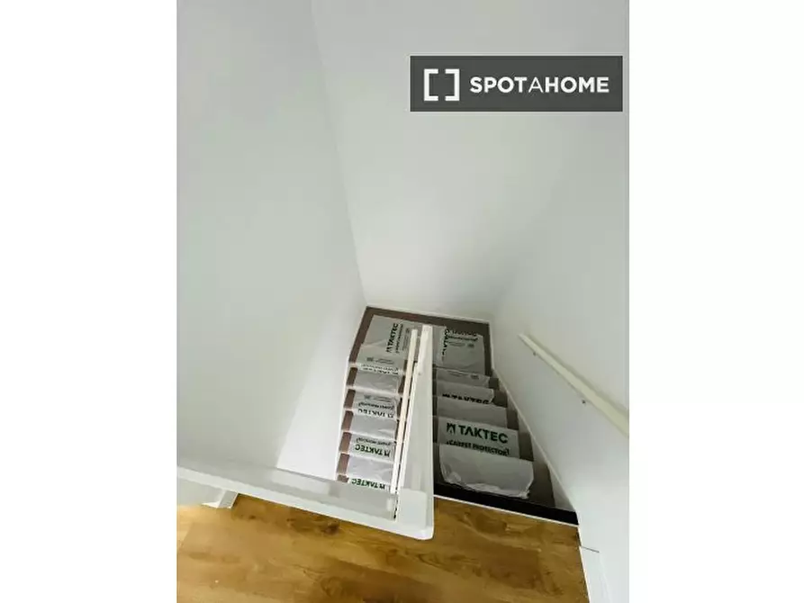 Immagine 8 di Camera condivisa in affitto  in Grenfell Rd a Kensington