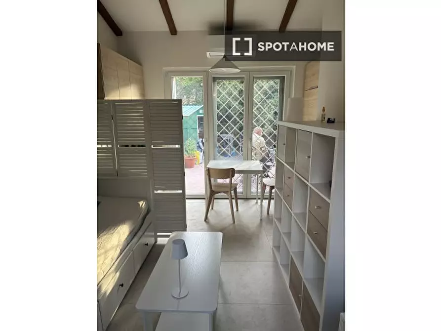 Immagine 5 di Appartamento in affitto  in Via dell'Acqua Felice a Roma