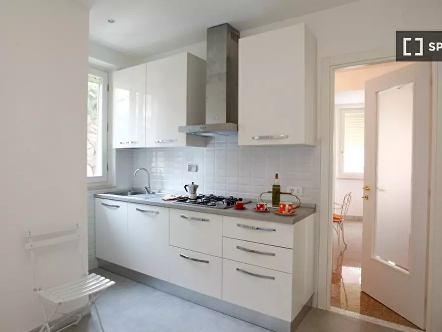 Immagine 3 di Camera condivisa in affitto  in Via dei Savorelli a Roma