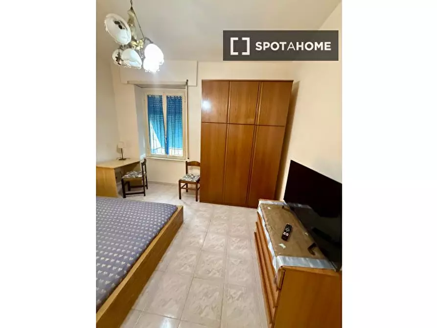 Immagine 7 di Camera condivisa in affitto  in Via di S. Angela Merici a Roma