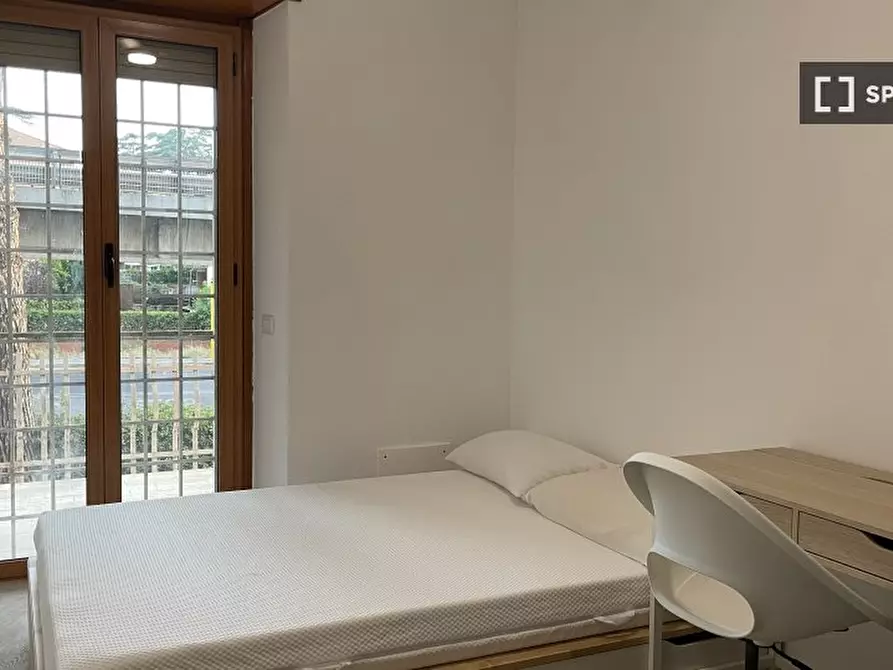 Immagine 2 di Camera condivisa in affitto  in Via Casilina a Roma