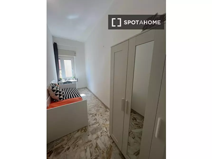 Immagine 1 di Camera condivisa in affitto  in Via Grazia Deledda a Cagliari