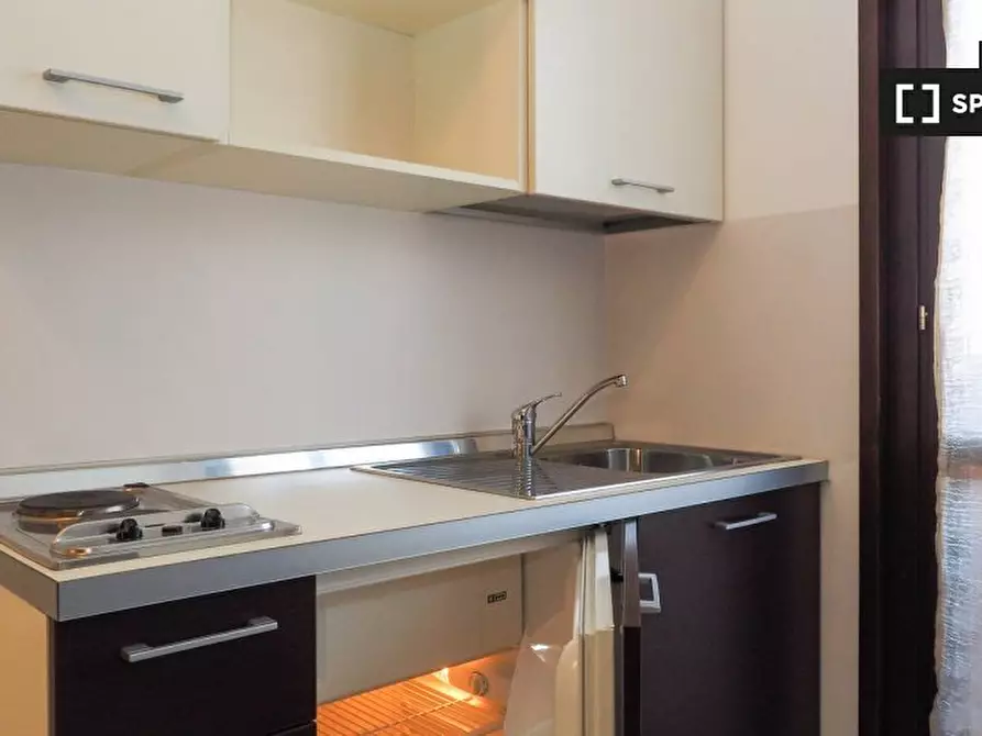 Immagine 1 di Camera condivisa in affitto  in Viale Antonio Gramsci a Sesto San Giovanni