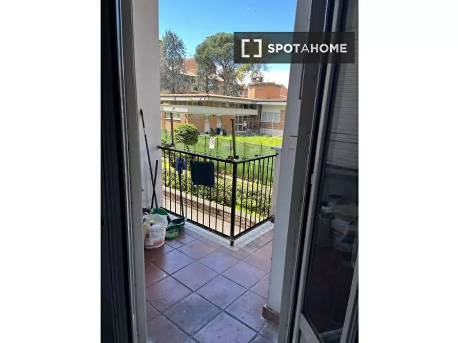 Immagine 11 di Camera condivisa in affitto  in Via Giuseppe Berneri a Roma