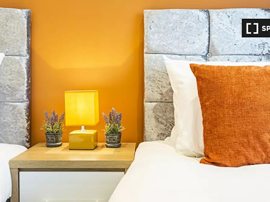 Immagine 19 di Appartamento in affitto  in Kilburn High Rd a Camden Town