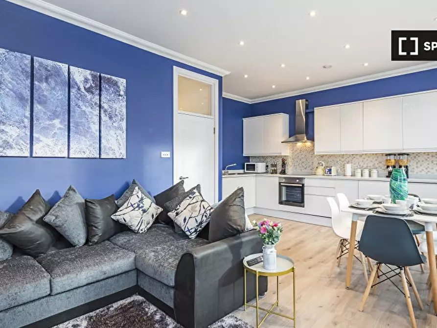 Immagine 1 di Appartamento in affitto  in Kilburn High Rd a Camden Town