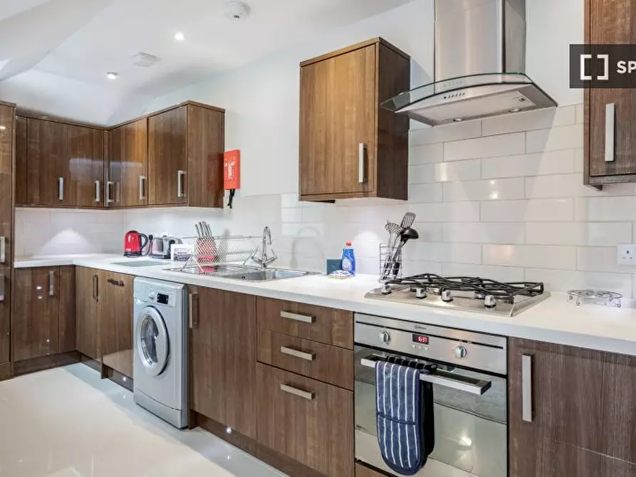 Immagine 3 di Appartamento in affitto  in Maple Rd a Kingston Upon Thames