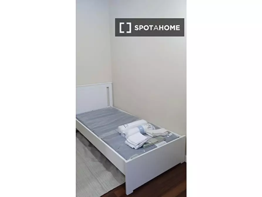 Immagine 4 di Camera condivisa in affitto  in Via Giovanni Brugnoli a Bologna