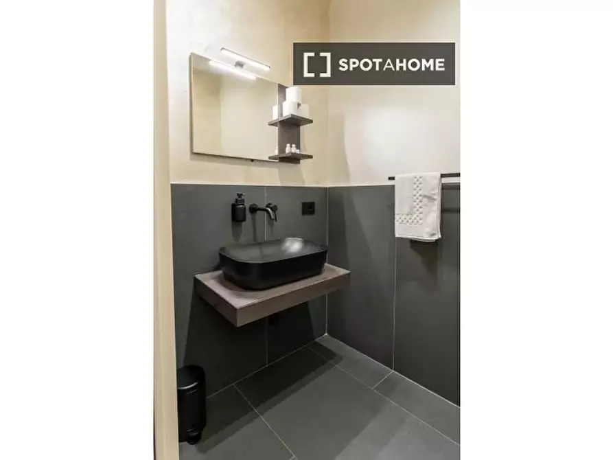 Immagine 10 di Camera condivisa in affitto  in Via Faenza a Firenze