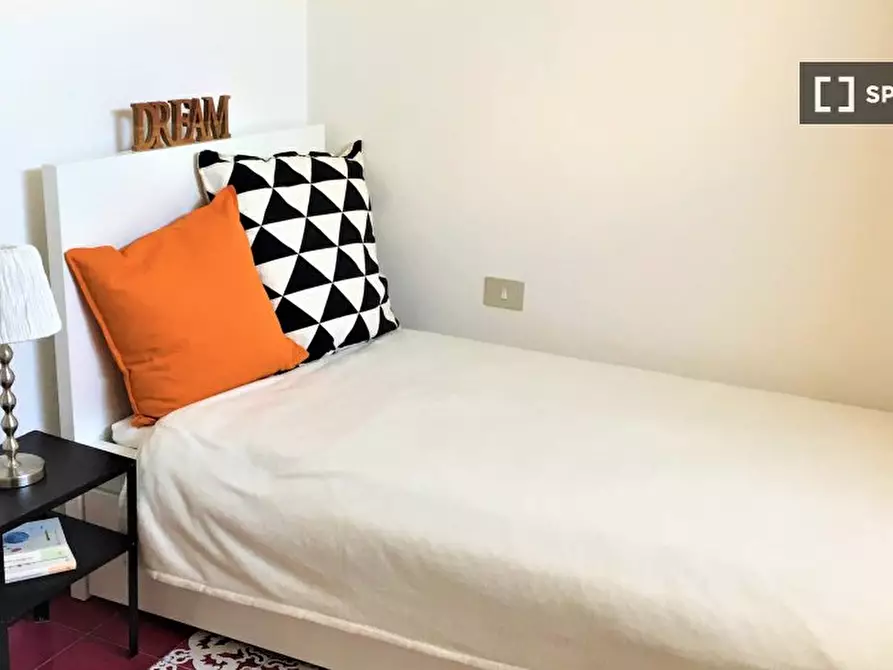 Immagine 2 di Camera condivisa in affitto  in VIA DELLA CERNAIA a Firenze