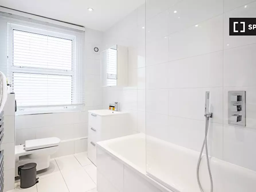 Immagine 16 di Appartamento in affitto  in Kilburn High Rd a Camden Town