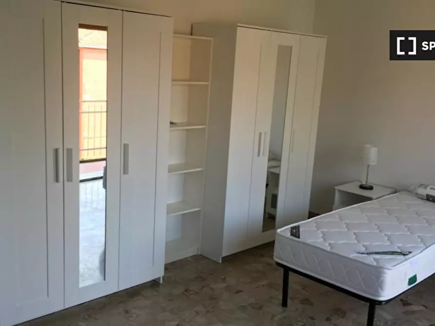 Immagine 5 di Camera condivisa in affitto  in Via Fossolo a Bologna