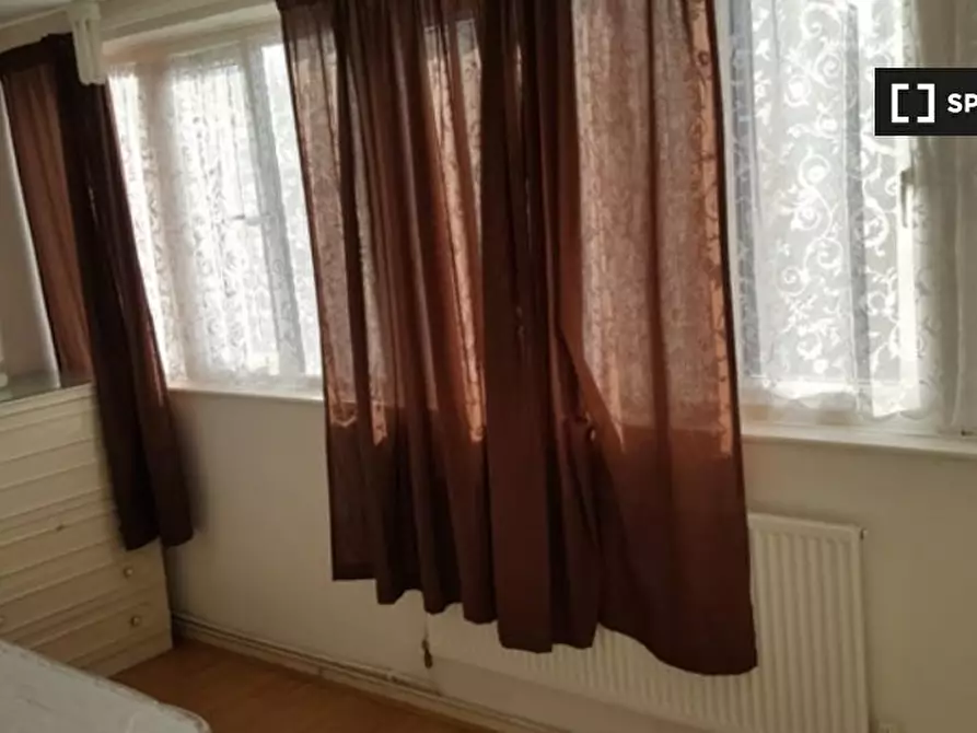Immagine 2 di Camera condivisa in affitto  in Jubilee Street a Poplar
