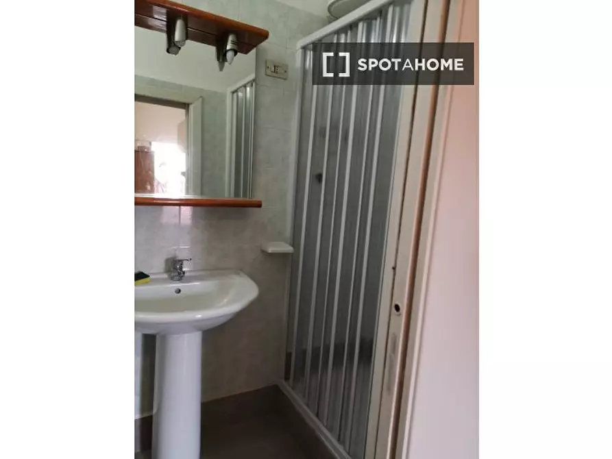 Immagine 7 di Camera condivisa in affitto  in Vico Melofioccolo a Napoli