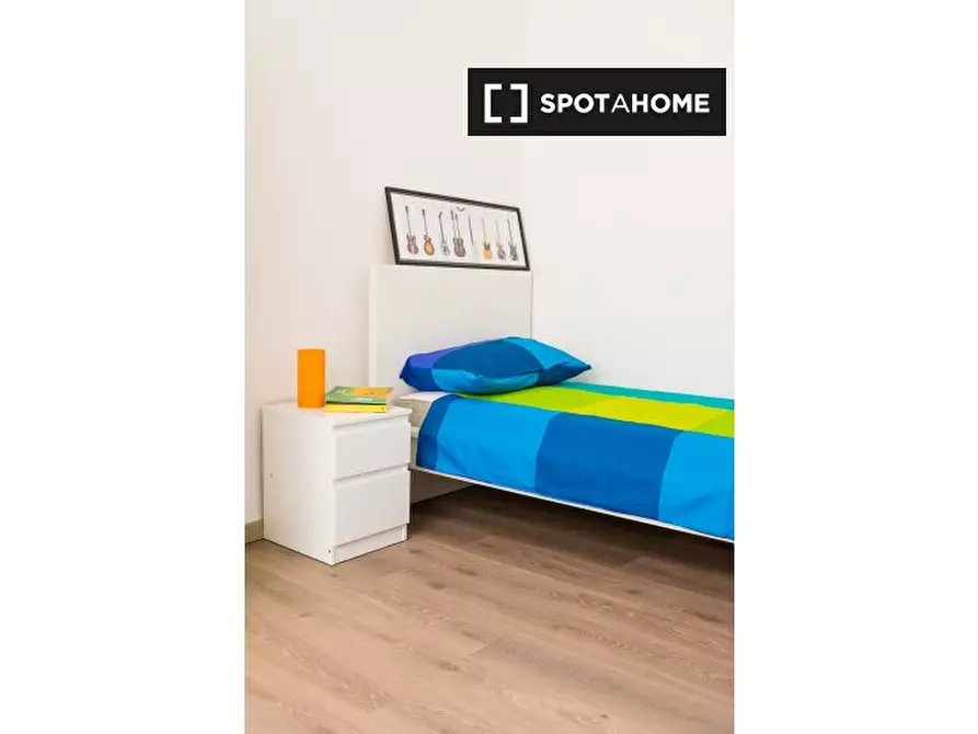 Immagine 5 di Camera condivisa in affitto  in Via S Paolo a Torino