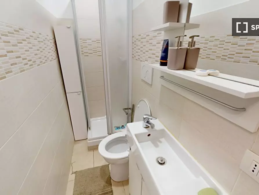 Immagine 10 di Camera condivisa in affitto  in Via delle Isole Curzolane a Roma