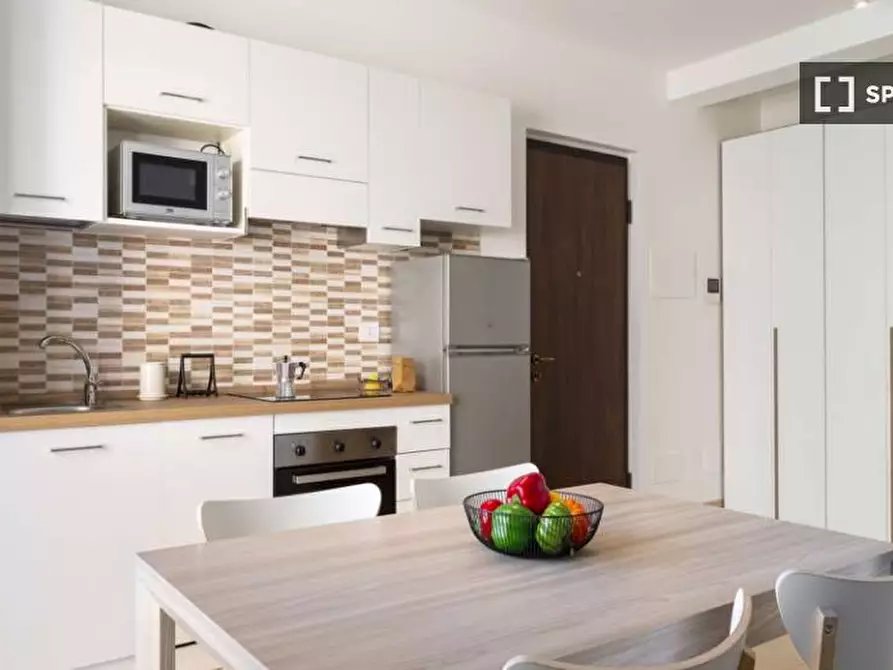 Immagine 4 di Camera condivisa in affitto  in Via Gardone Milan a Milano