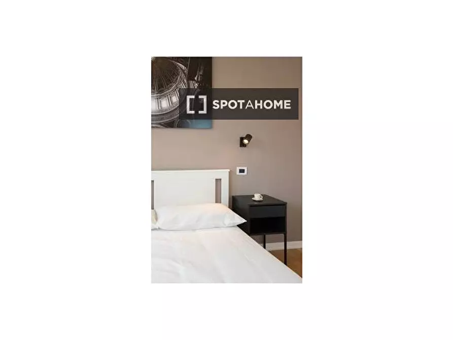 Immagine 10 di Appartamento in affitto  in Via Luigi Ronzoni a Roma