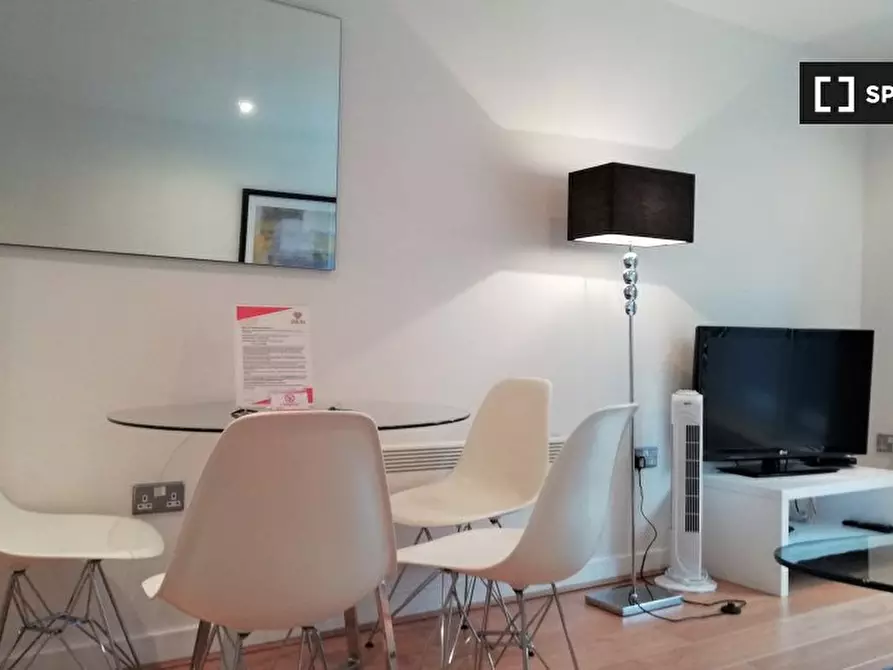 Immagine 2 di Appartamento in affitto  in Dickinson Court a Islington