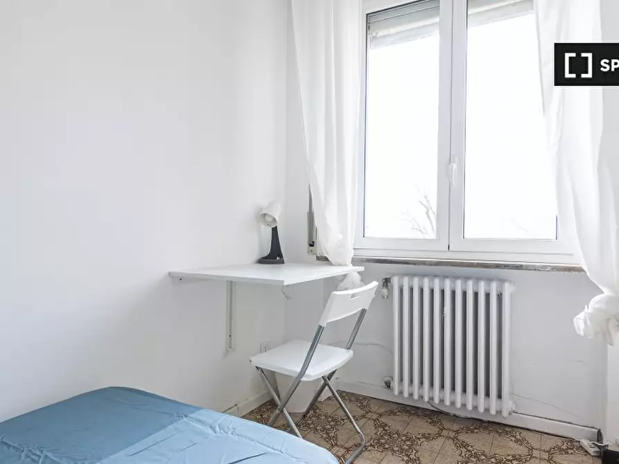 Immagine 3 di Camera condivisa in affitto  in Viale Ungheria a Milano