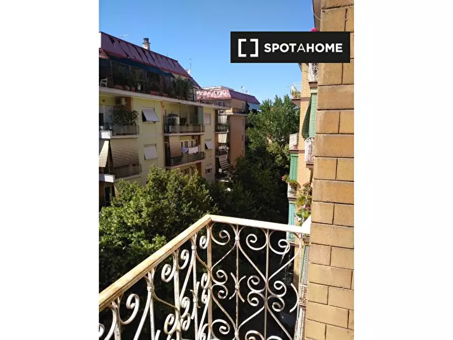 Immagine 12 di Camera condivisa in affitto  in Via Pian Due Torri a Roma